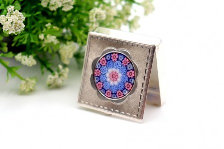 Caixa de comprimidos em prata quadrada com aplicação de vidro de Murano na tampa